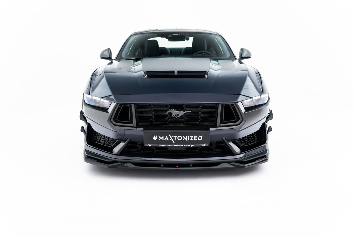 Frontsplitter montert på Ford Mustang Dark Horse Mk7 sett forfra