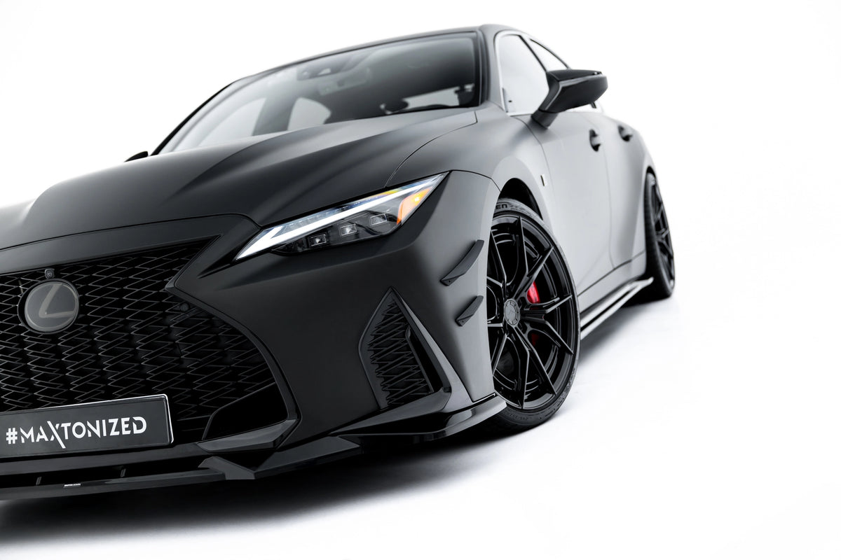 Frontsplitter montert på fronten av Lexus IS 500 Mk3 Facelift 2