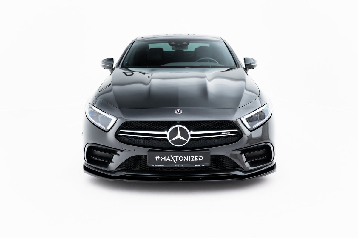 Detaljbilde av blank sort frontsplitter til Mercedes CLS 53 C257