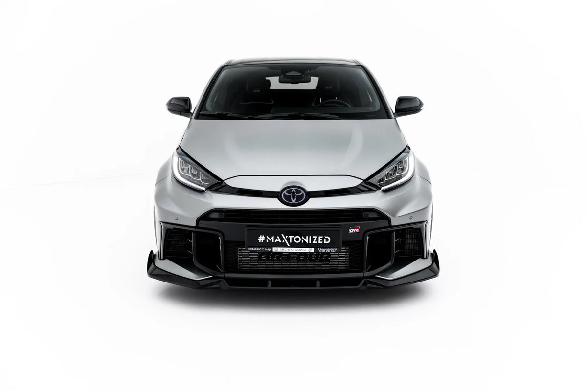 Nærbilde av frontsplitter til Toyota GR Yaris Mk4 Facelift i sort ABS
