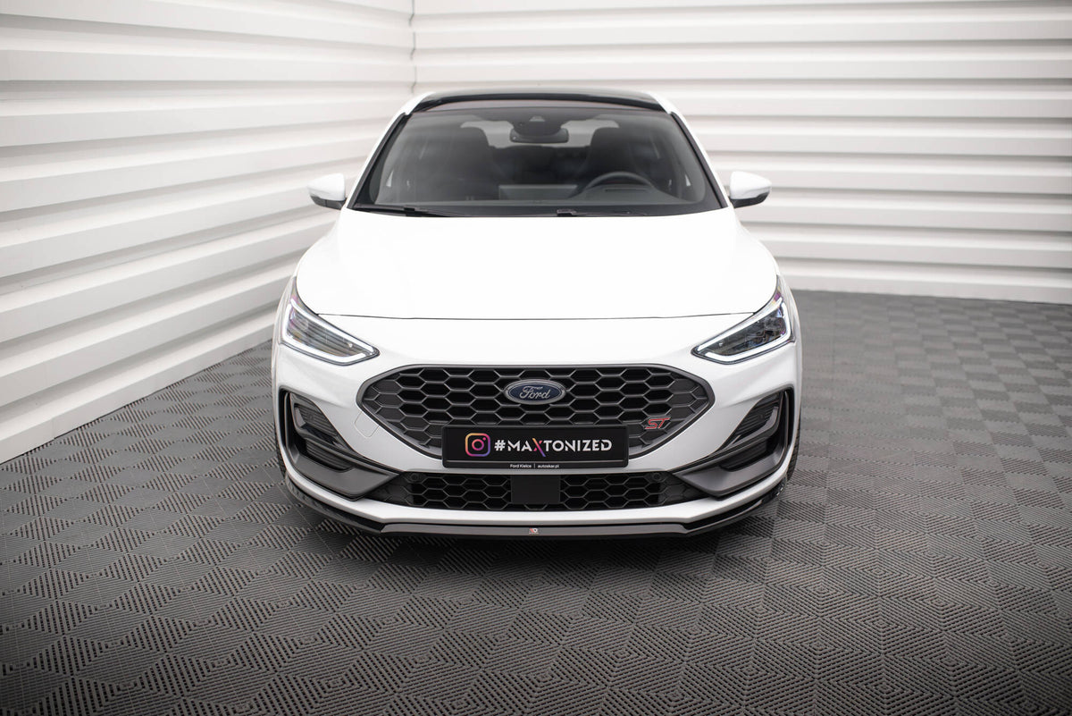 Maxton Design frontsplitter montert på Ford Focus ST-Line Mk4 Facelift