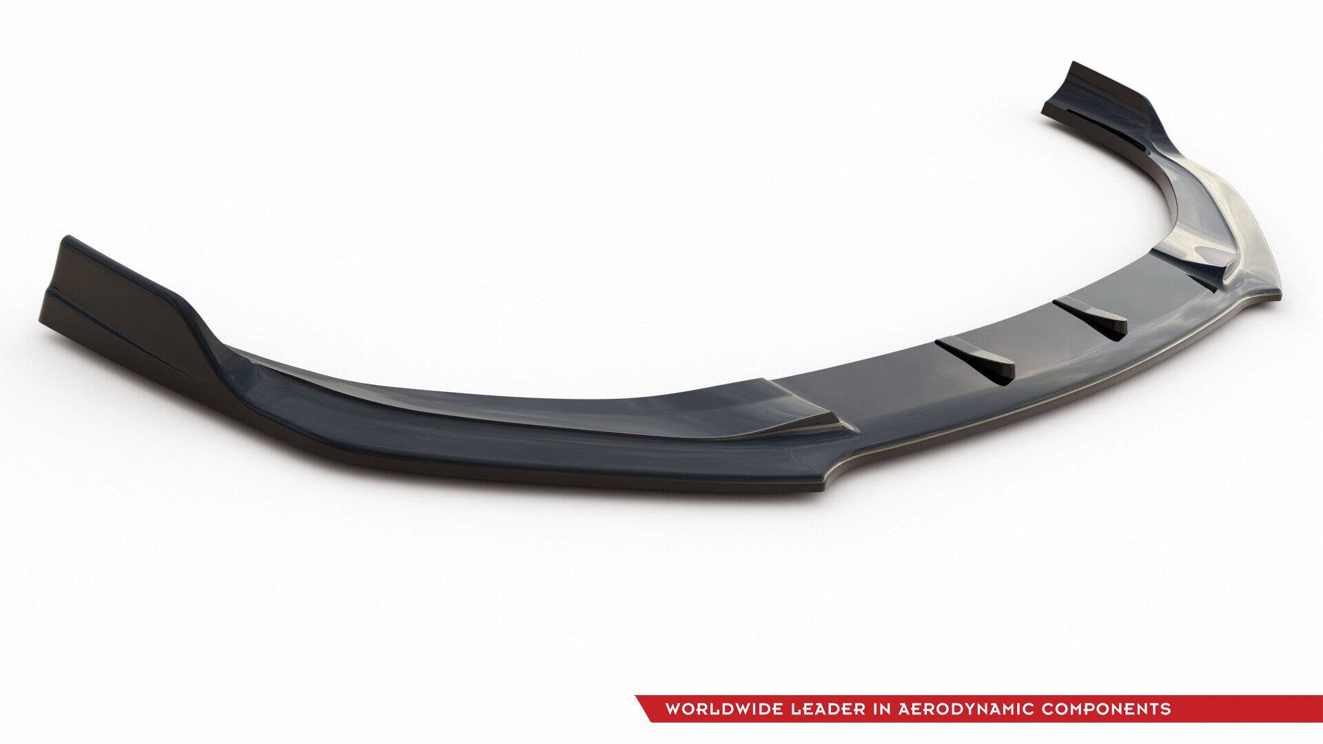 Front splitter for Hyundai I30 N MK3 i sort, glanset plast med aerodynamiske ribber, sett skrått ovenfra.