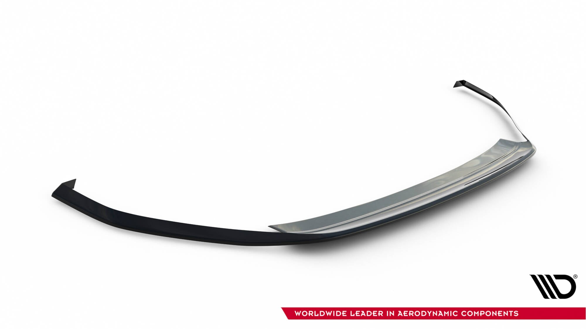 Front splitter til VW Golf GTI MK7 Facelift V.4 i sort blank finish, avbildet skrått mot hvit bakgrunn.