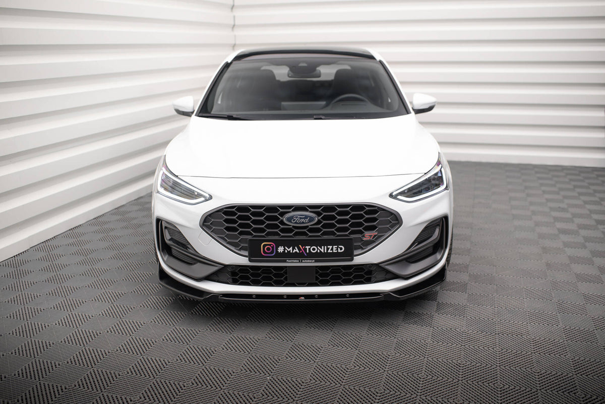 Nærbilde av ABS frontsplitter til Ford Focus ST-Line Mk4 Facelift