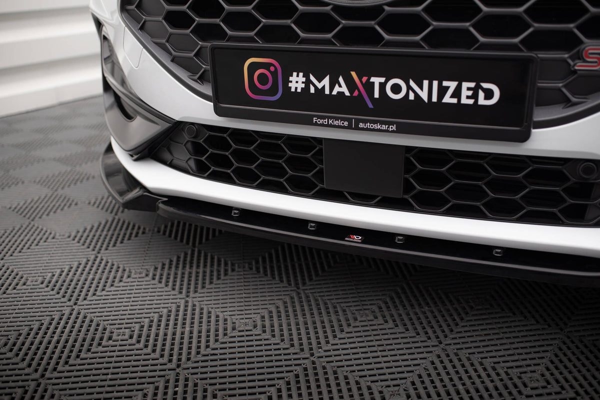 Frontsplitter montert på Ford Focus ST Hatchback Mk4 Facelift
