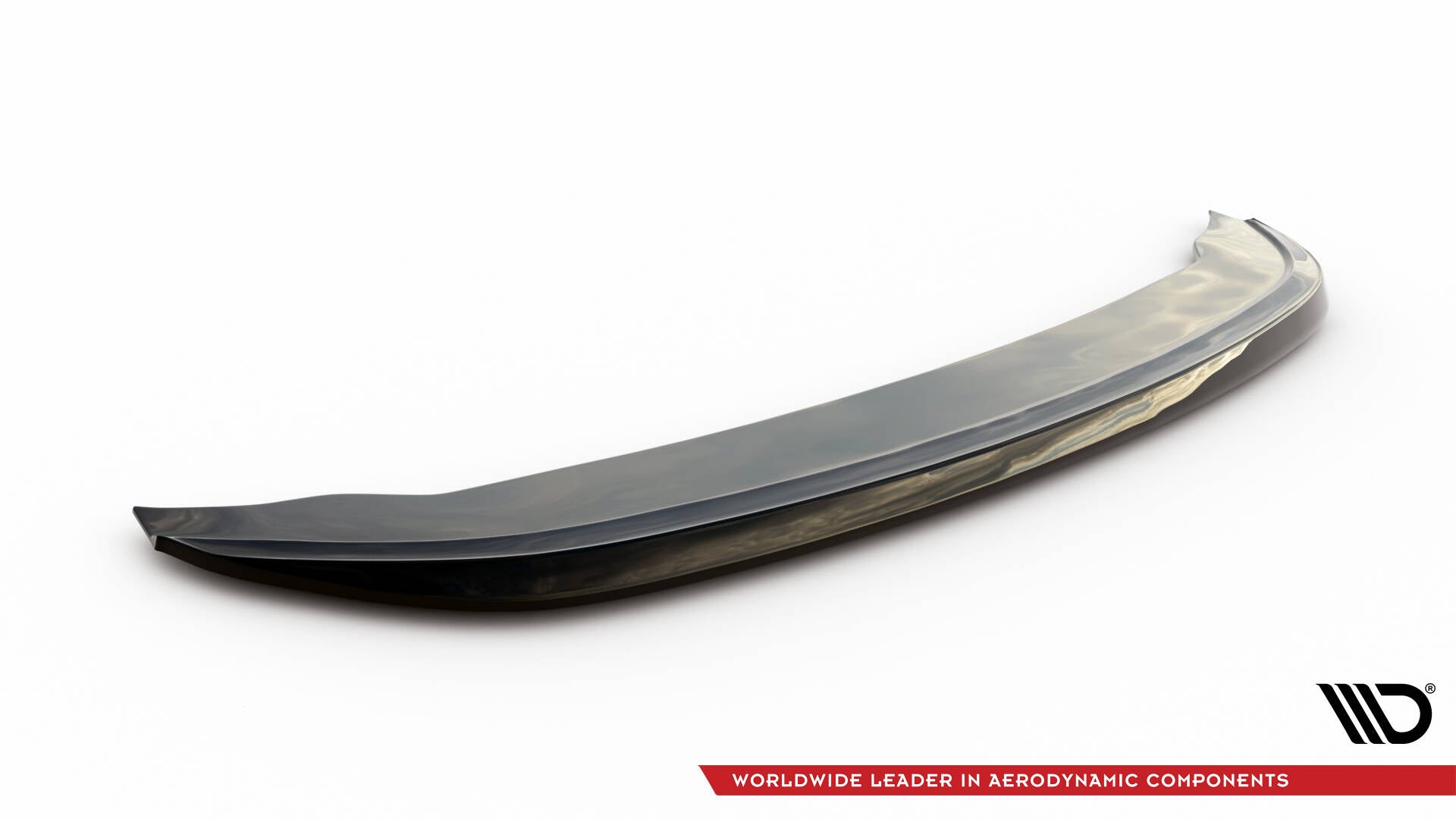 Front splitter til VW Golf R MK8 V.7 i svart karbonfiber, buet design og blank finish mot hvit bakgrunn.