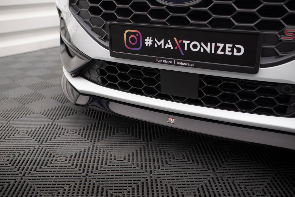 Detaljbilde av frontsplitter til Ford Focus ST Mk4 Facelift