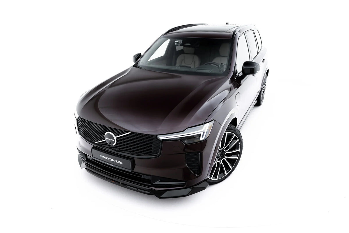 Nærbilde av frontsplitter i blank sort ABS-plast til Volvo XC90