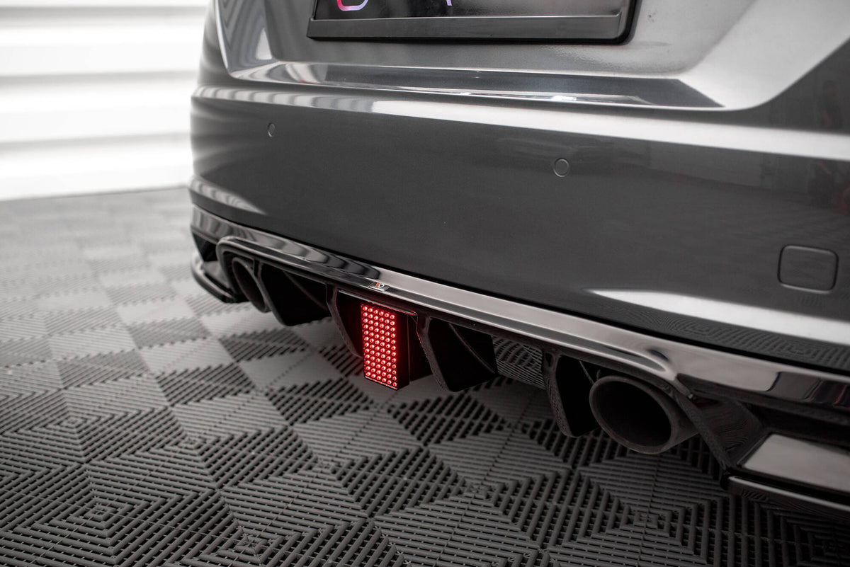 Maxton LED-bremselys for Audi TT 8S vist fra skrå vinkel bakfra