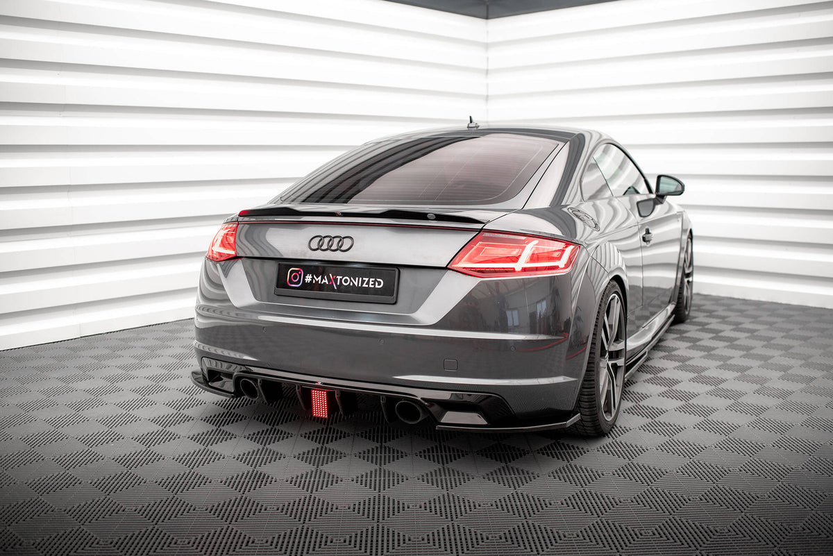 Bremselys til Maxton-diffuser montert på Audi TT S-Line 8S sett bakfra