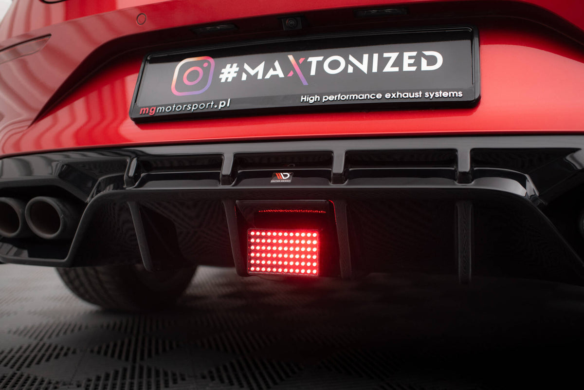 LED bremselys montert i diffuser på Cupra Leon Hatchback sett bakfra