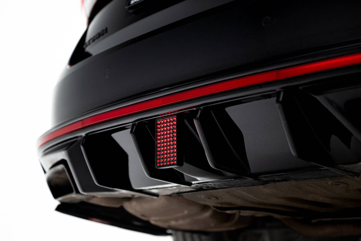 Maxton Design LED-bremselys montert i bakre diffuser på Skoda Octavia RS