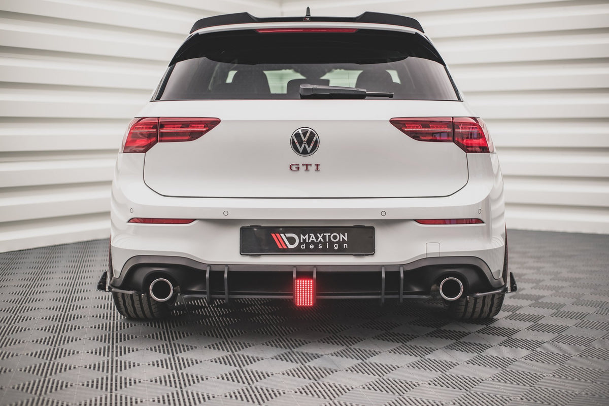 Bremselys for VW Golf 8 GTI – nærbilde av kant og finish i matt svart