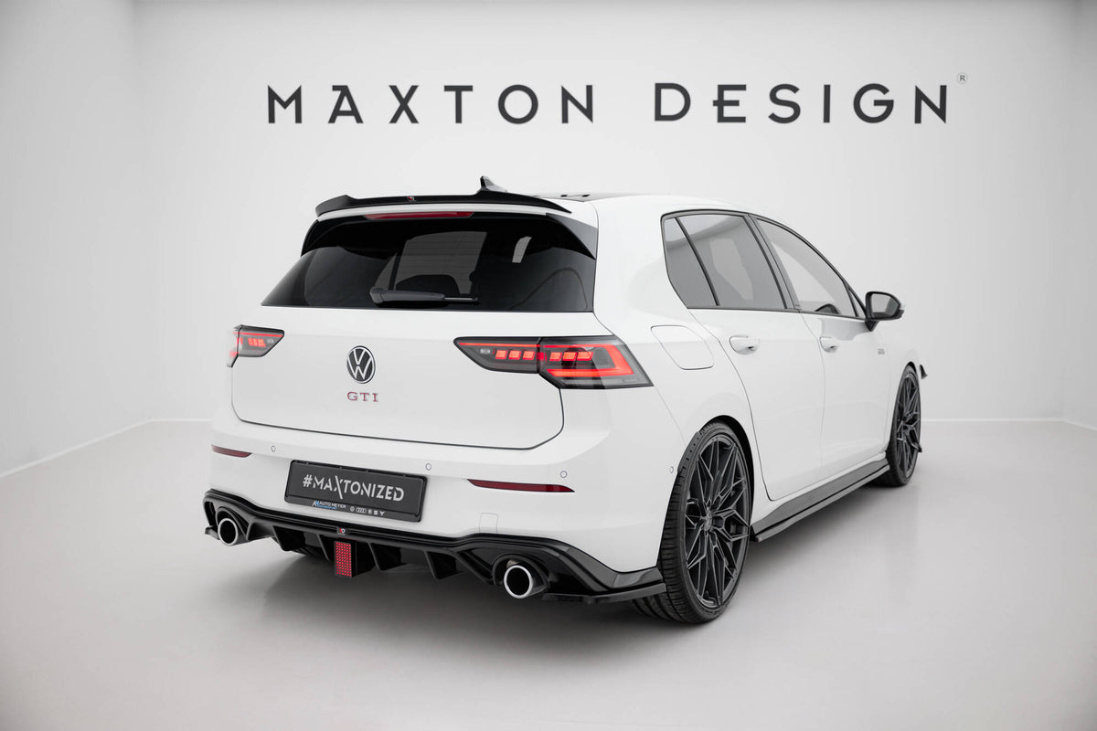 Høytmontert bremselys til VW Golf 8 GTI – nærbilde av overflatestruktur i sort ABS-plast