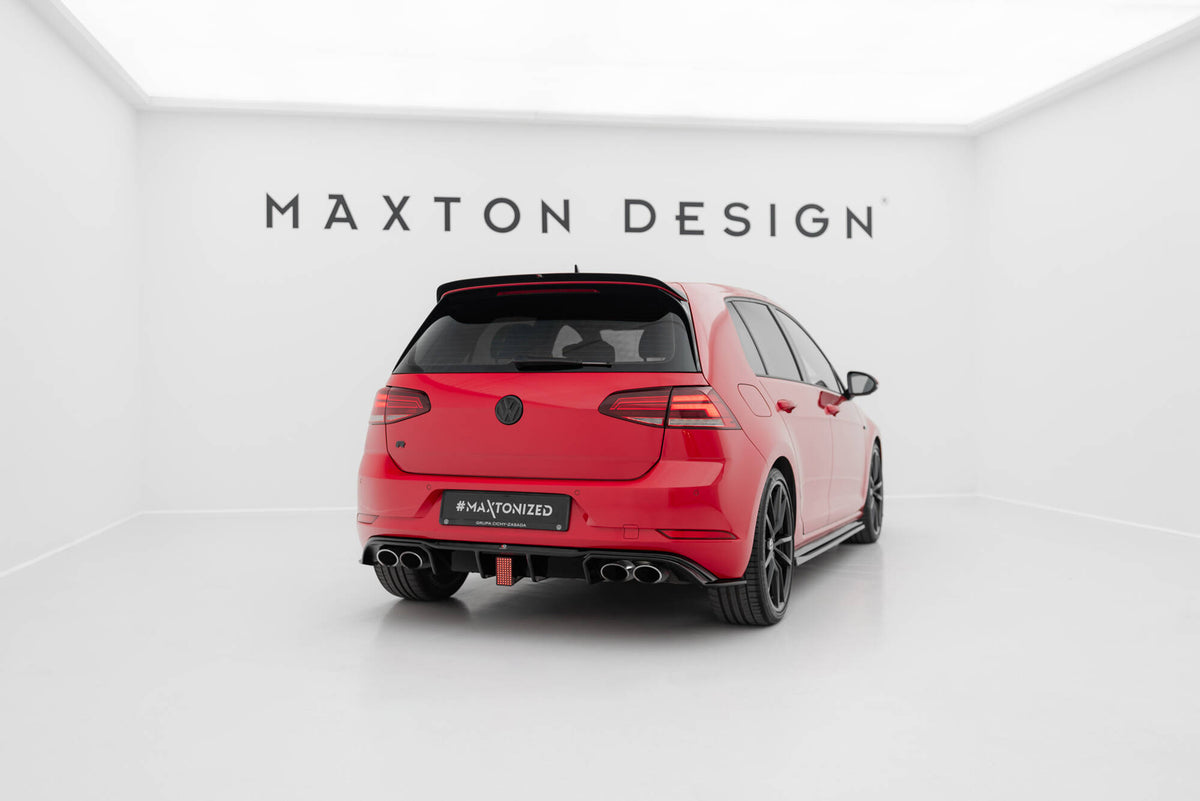 Nærbilde av LED bremselys fra Maxton Design til VW Golf R MK7 Facelift