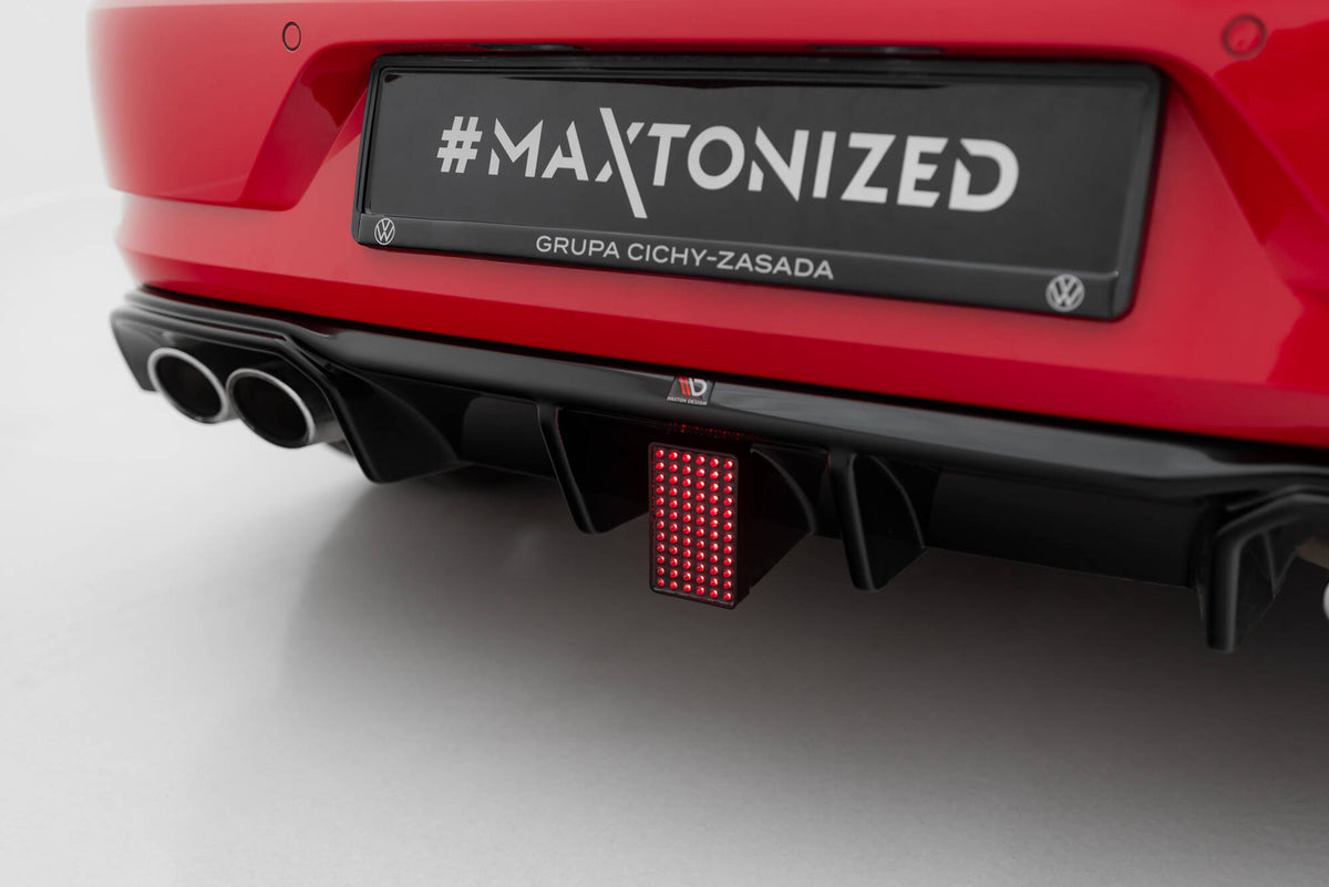 Maxton LED bremselys og brakett for VW Golf R, vist fra skrå vinkel