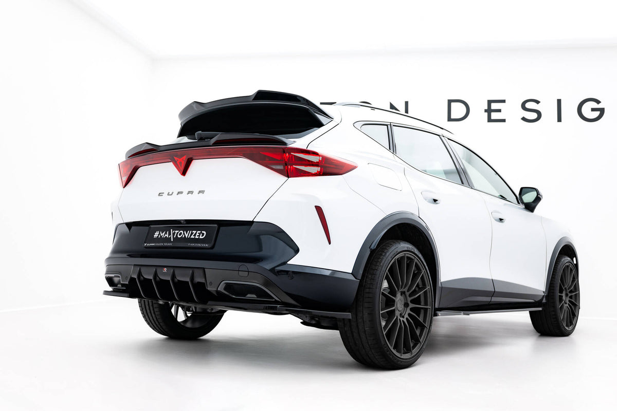 Nærbilde av 3M-teip på Spoiler Cap for Cupra Formentor VZ Mk1 Facelift