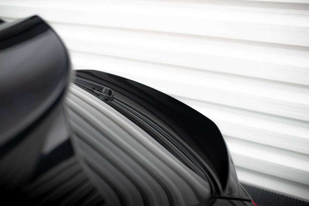 Spoiler cap til Porsche Macan T Mk1 Facelift 2 sett bakfra i matt sort finish