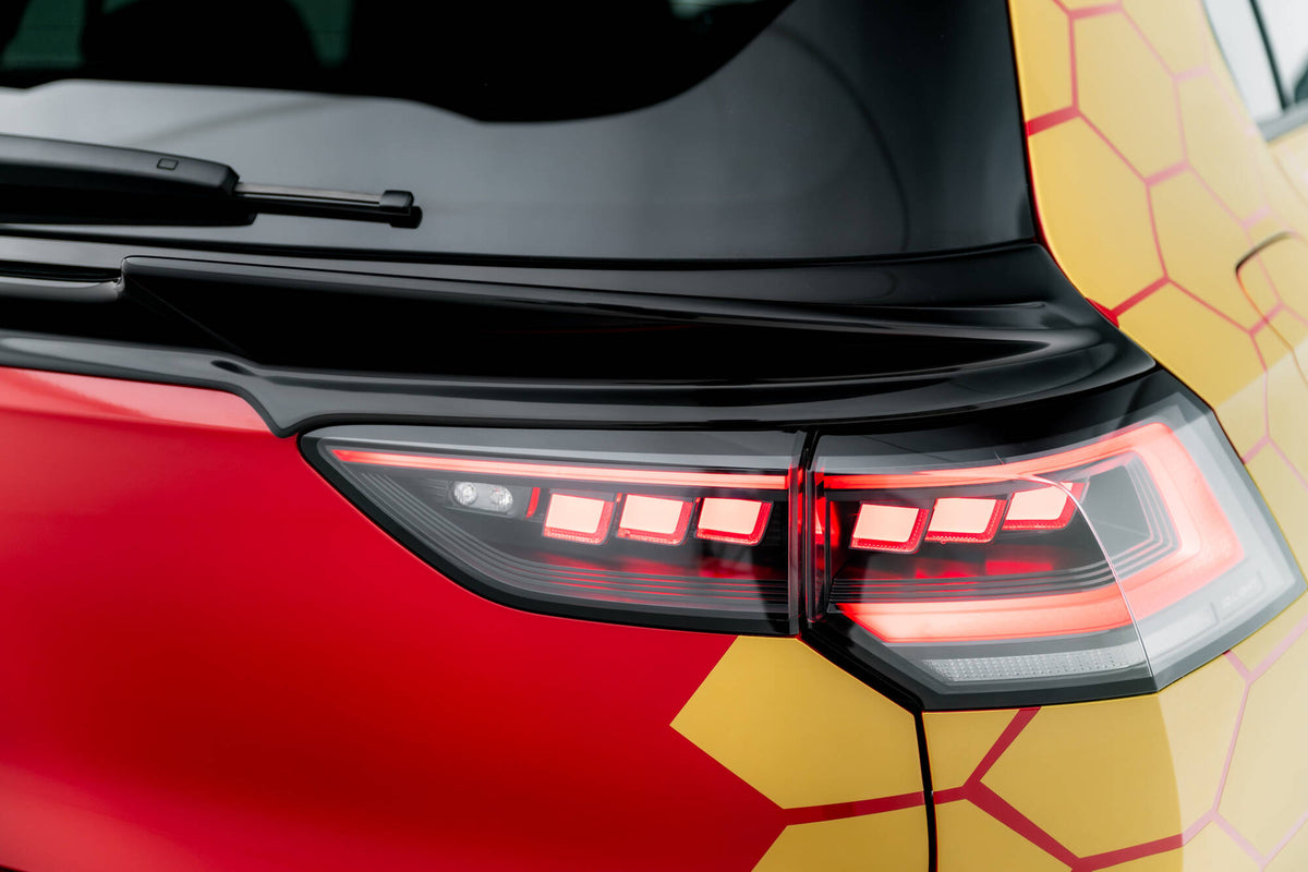 Spoiler for VW Golf 8 GTI Clubsport / GTI montert på bil med sportslig styling