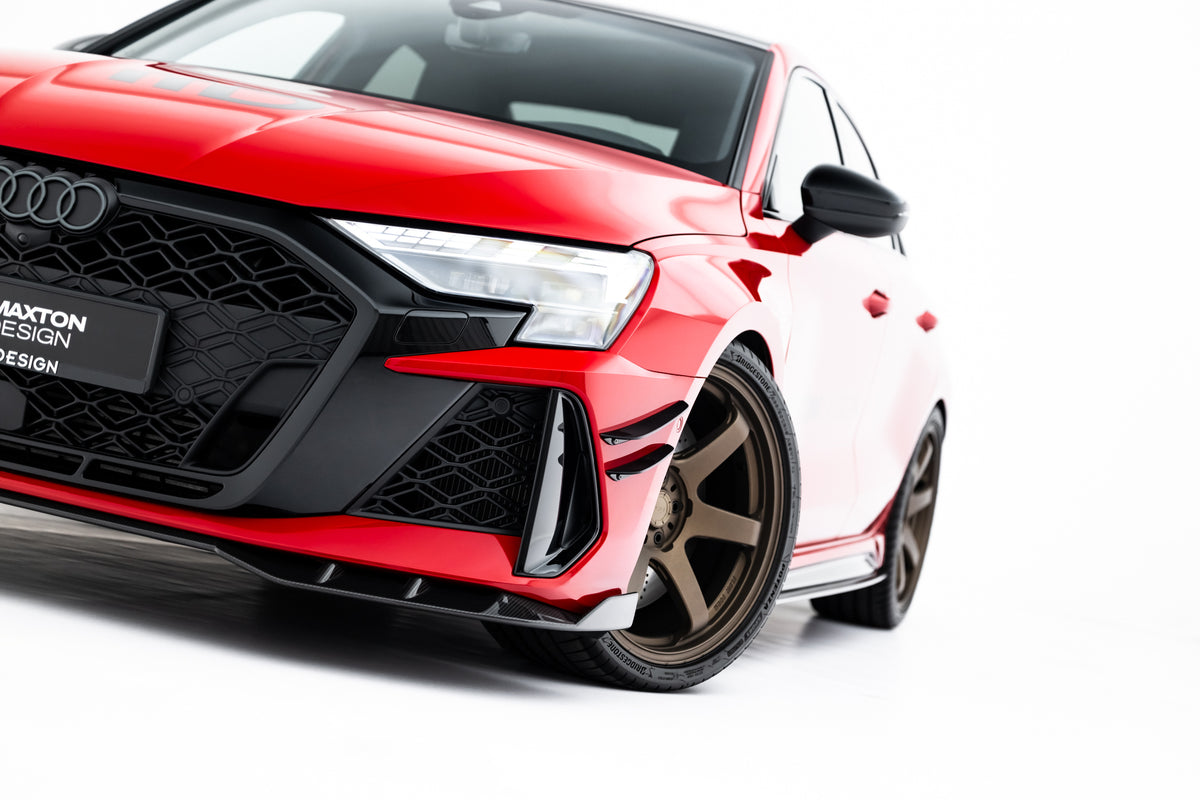 Nærbilde av karbonvev på frontsplitter til Audi RS3 Sportback 8Y Facelift
