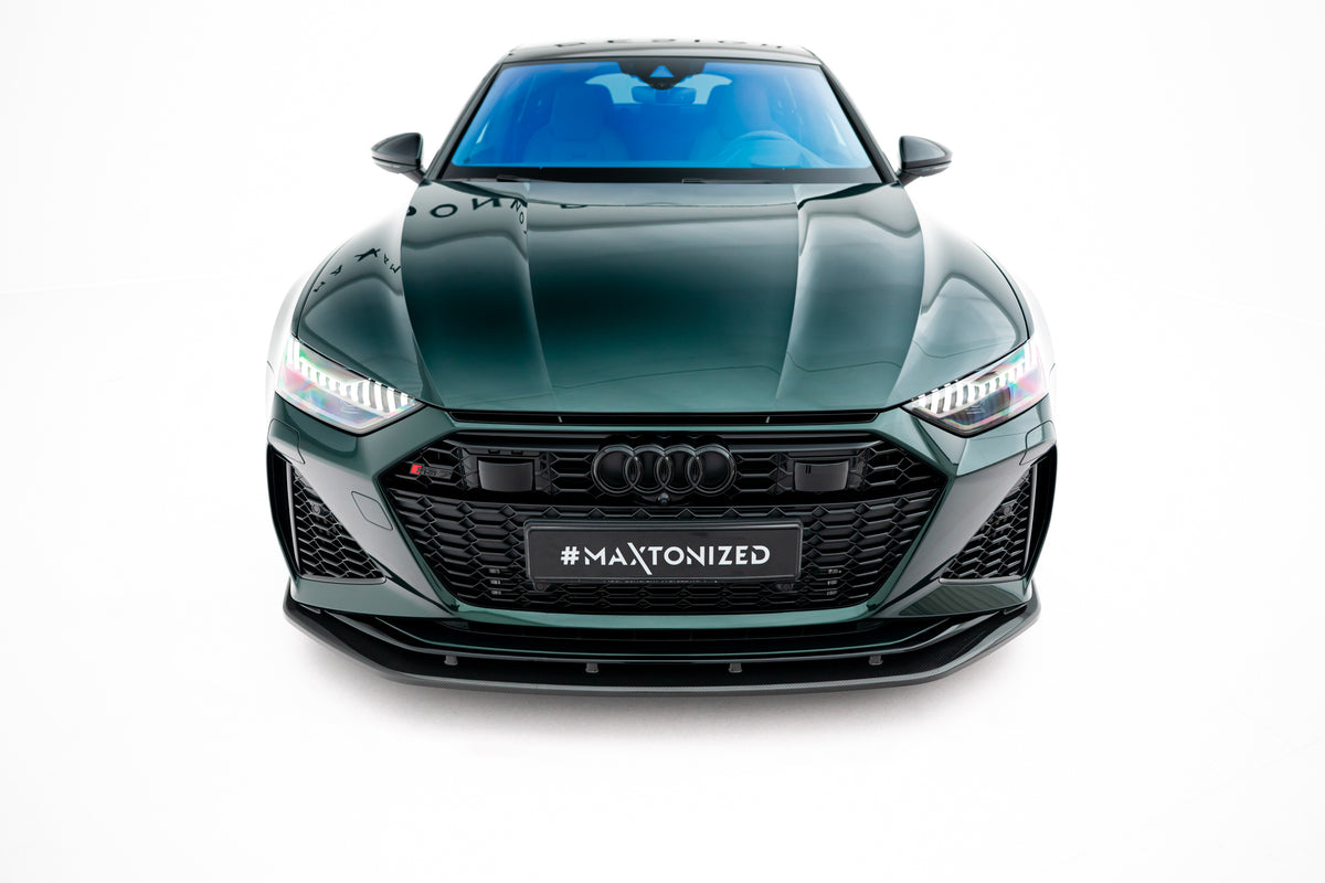 Nærbilde av ensartet karbonvev på frontsplitter til Audi RS7 C8