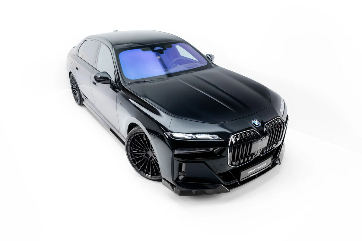 Nærbilde av karbonfibervev på frontsplitter til BMW 7-serie G70