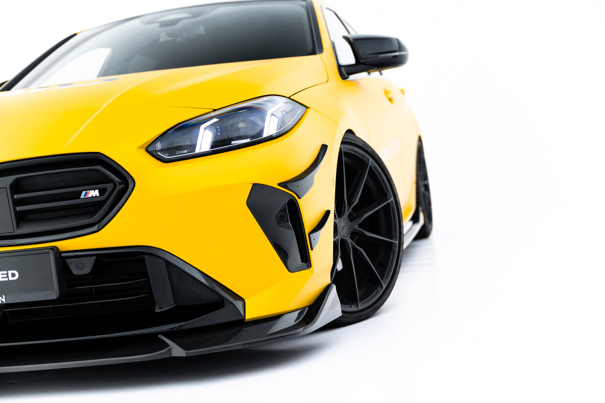 Frontsplitter i karbon til BMW M135i F70 sett forfra