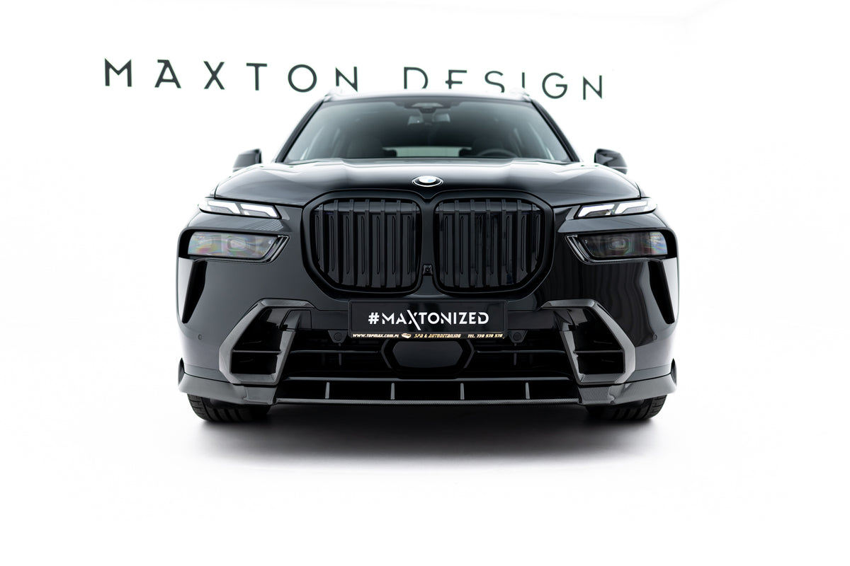 Nærbilde av uniform karbonstruktur på frontsplitter til BMW X7 G07 Facelift