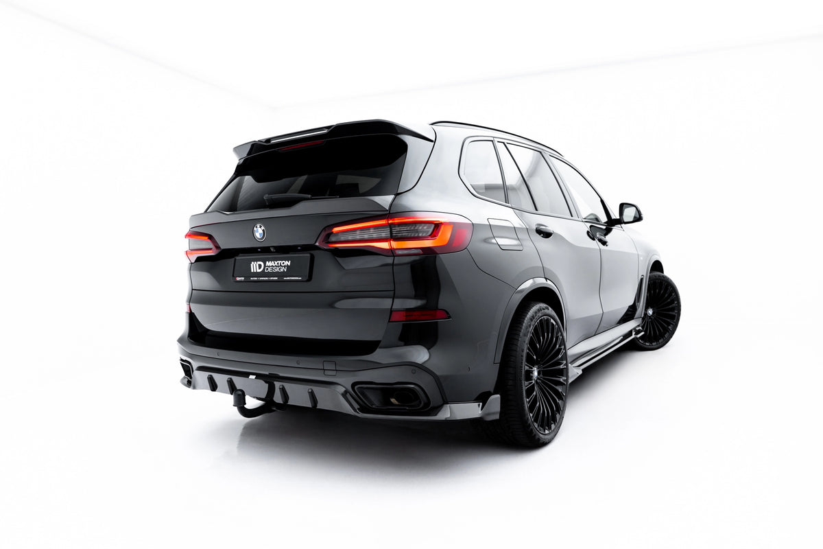 Nærbilde av karbonvev på bakdiffuser til BMW X5 G05