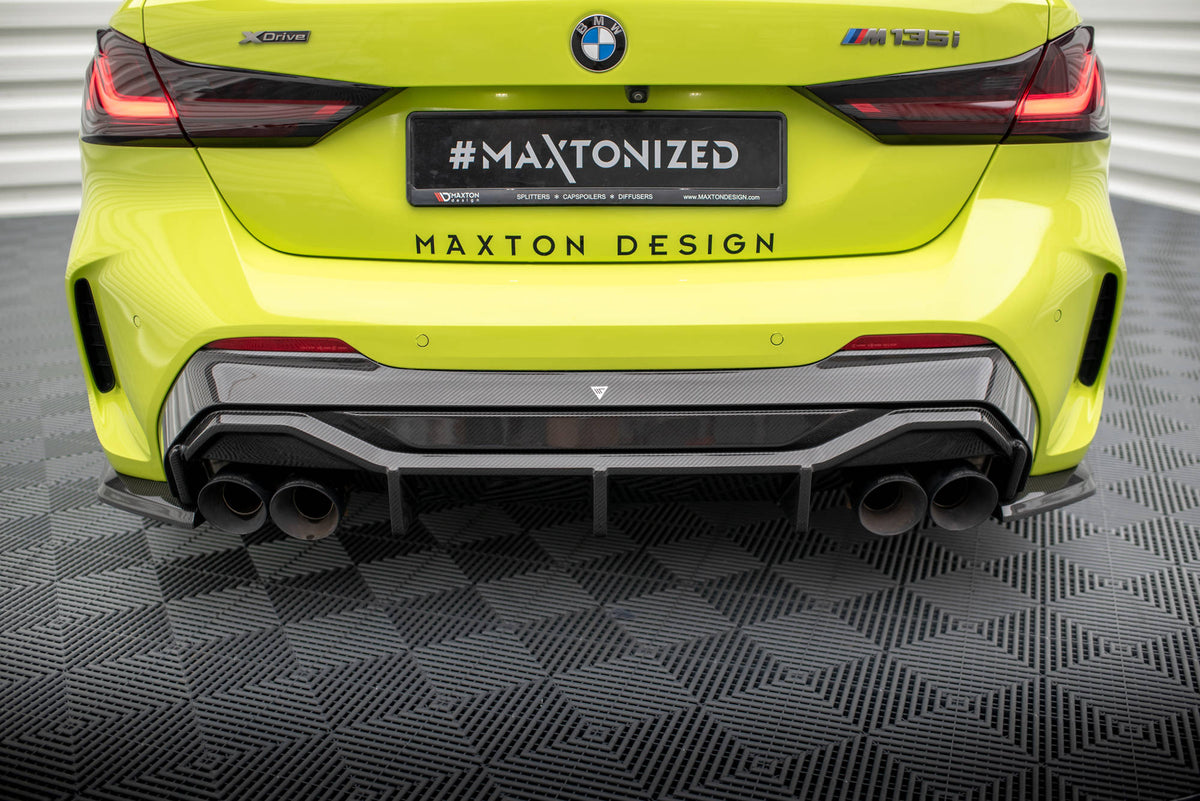 Bakre carbon diffuser BMW 1 F40 sett fra siden