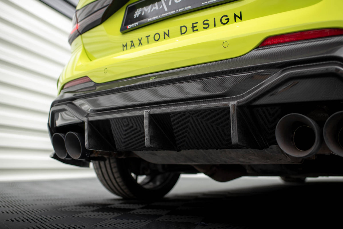 Nærbilde av Carbon Uniform Shape-vev på diffuser til BMW 1 F40