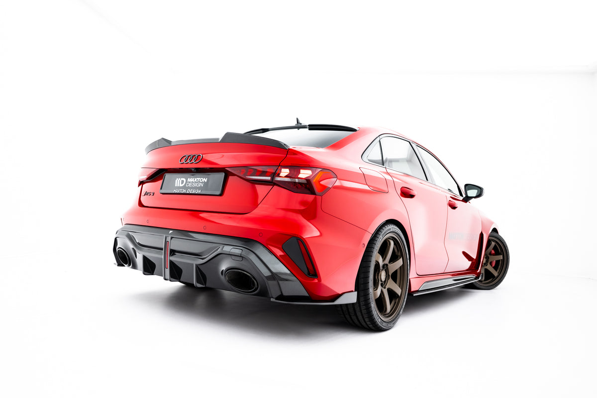 Detalj av Carbon Uniform Shape på sidesplitter bak til Audi RS3 Sedan 8Y