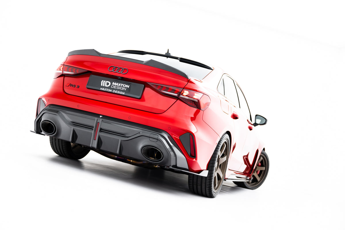 Nærbilde av prepreg karbonvev på sidesplitter bak til Audi RS3 8Y Facelift