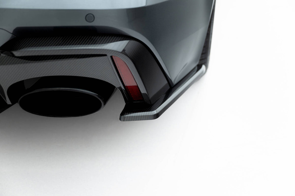 Detaljbilde av monteringshull på sidesplittere bak til Audi RS6
