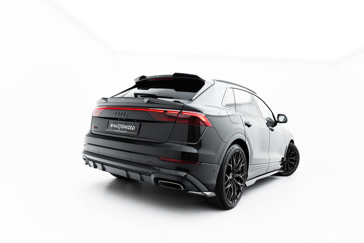 Nærbilde av karbon sidesplittere bak til Audi Q8 S-Line Mk1 Facelift