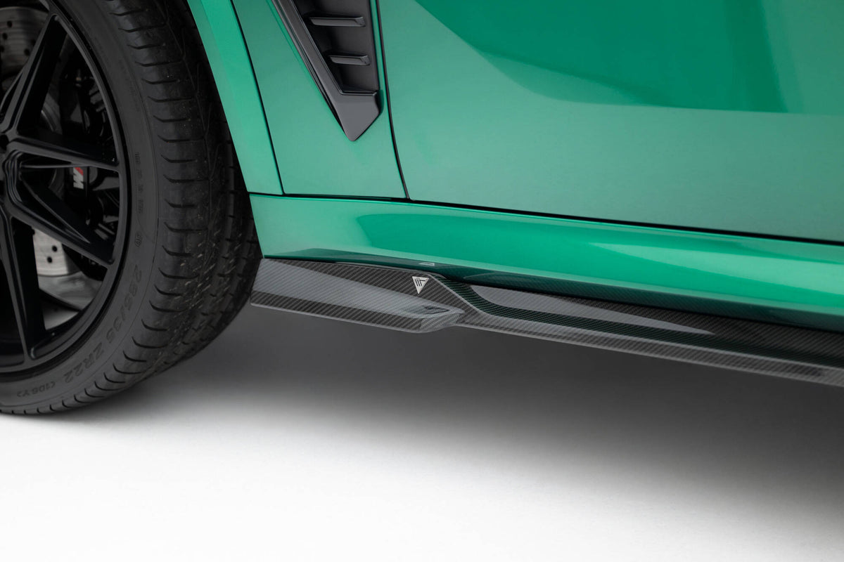 Sideskjørt montert langs terskel på BMW X5 M F95 Facelift