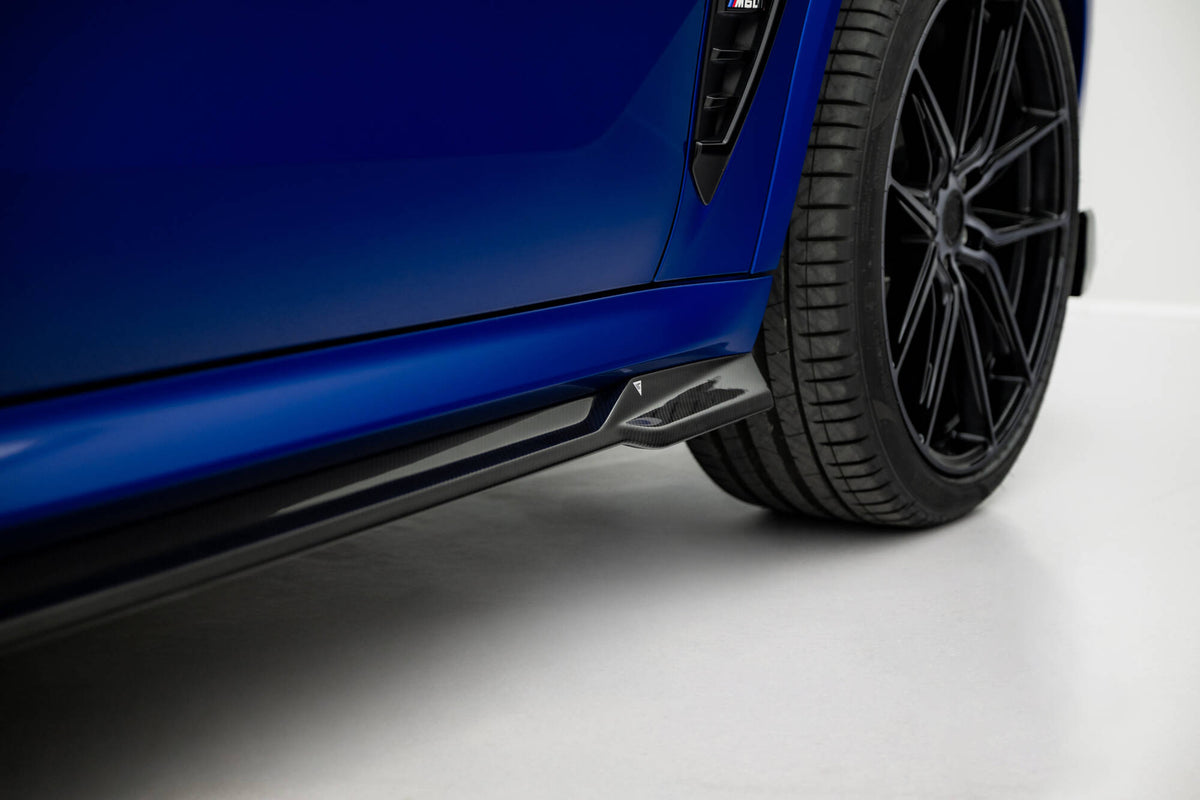 Nærbilde av Carbon Uniform Shape-finish på sideskjørt til BMW X5 M F95