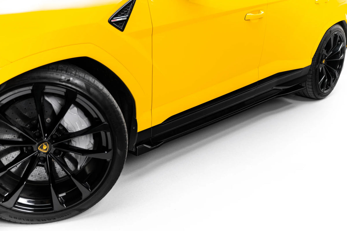 Høyre karbon sideskjørt til Lamborghini Urus Mk1 med monteringssett