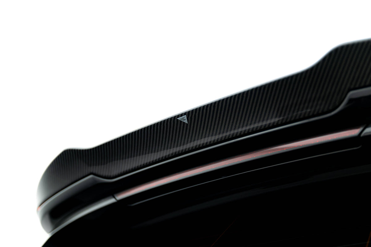 Karbon hekkspoiler montert på BMW M135i F70 bakluke