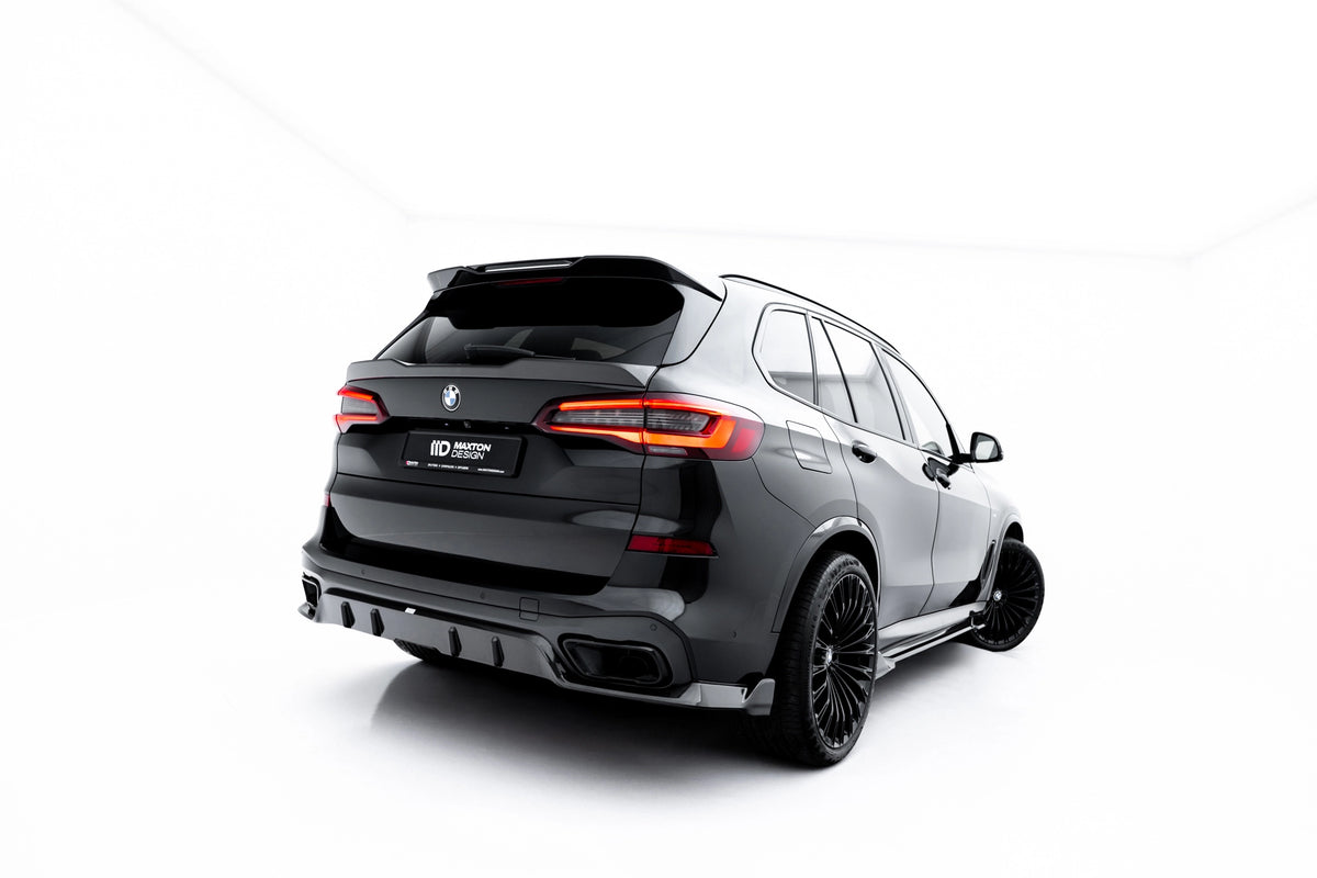 Detalj av karbonvev på hekkspoiler til BMW X5 M-Pack G05