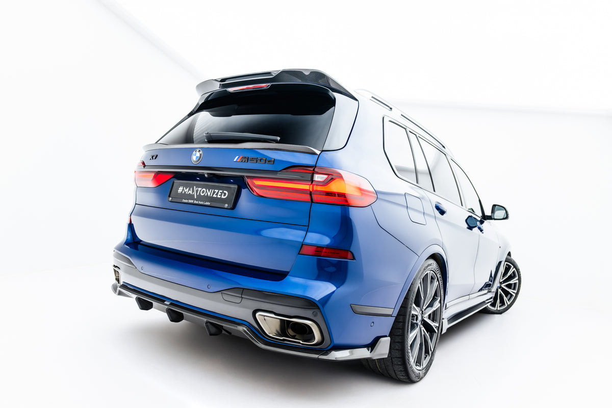 Nedre hekkspoiler i karbon montert på bakluke på BMW X7 G07 M-Pack