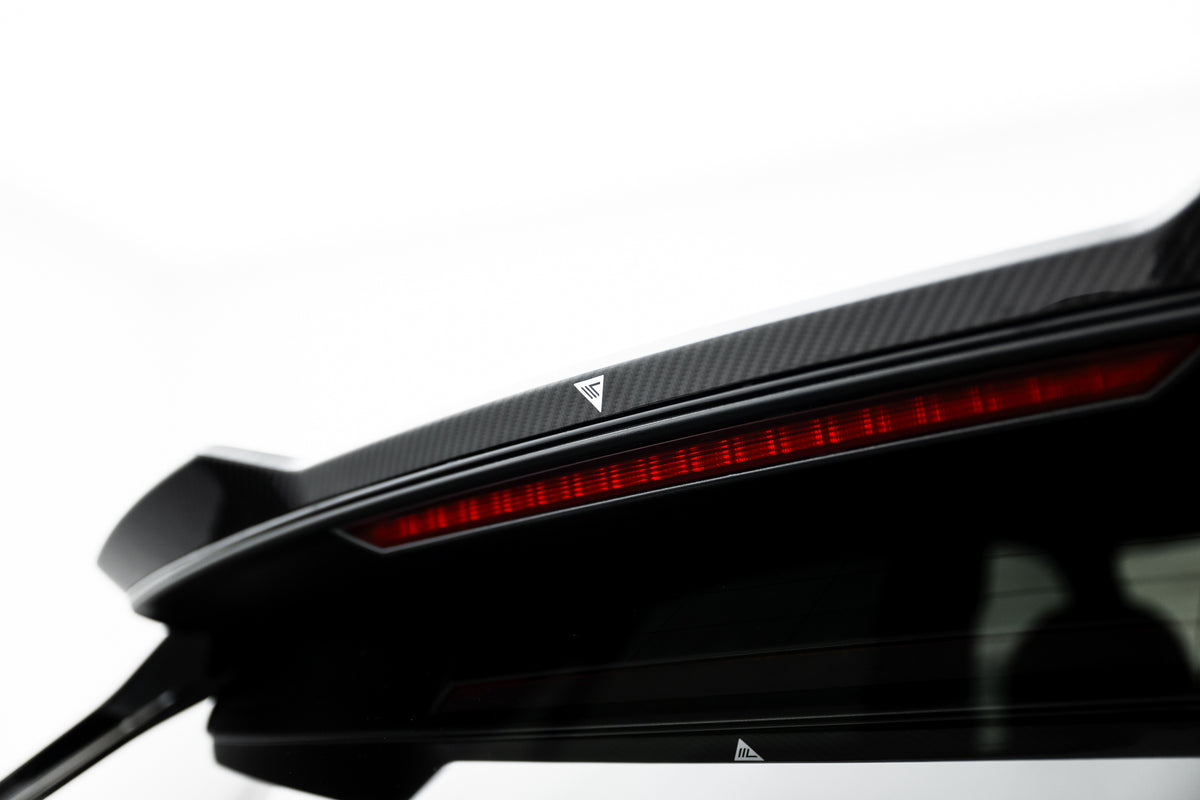 Carbon hekkspoiler til Audi Q8 S-Line Mk1 Facelift montert på bakluken