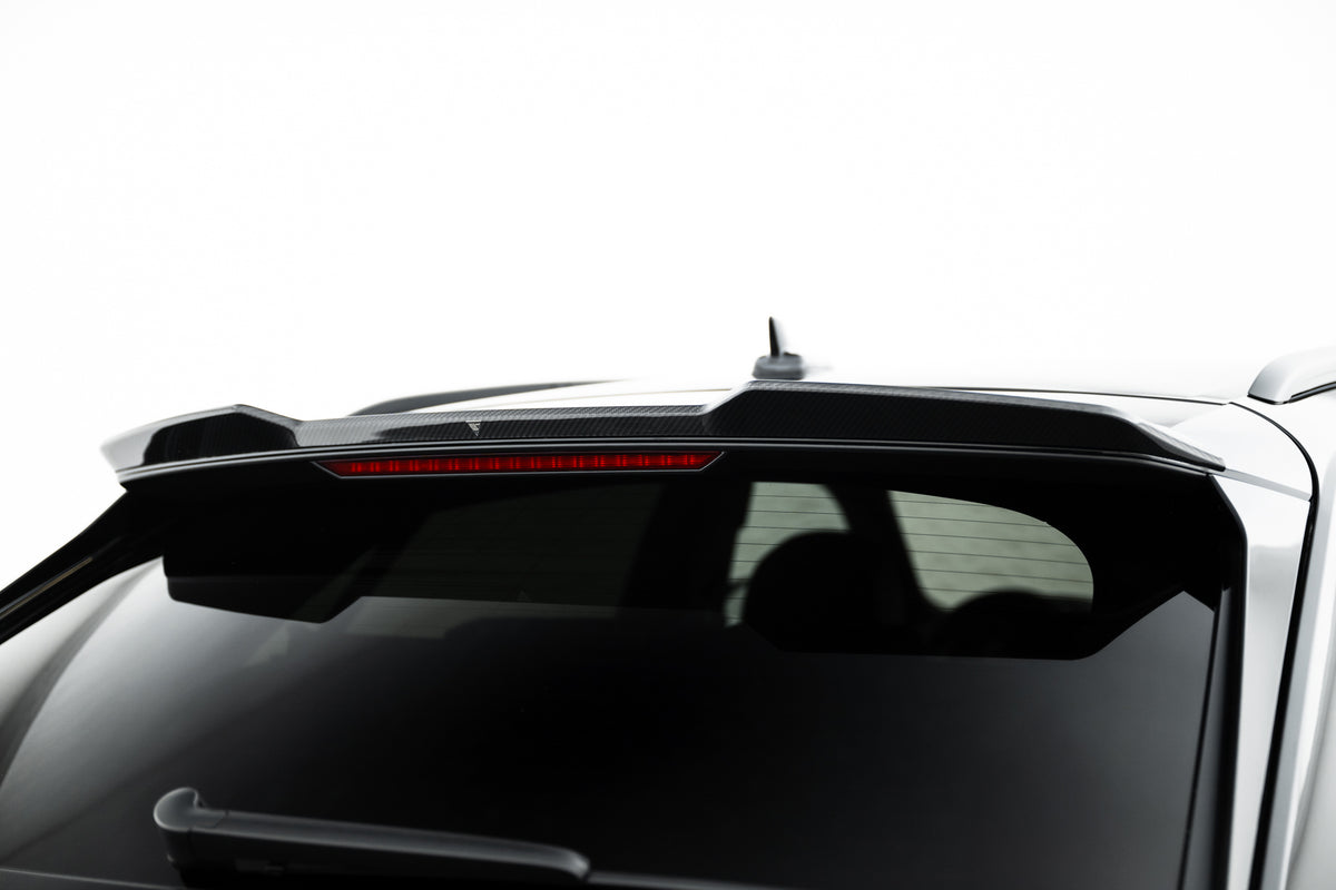 Hekkspoiler i prepreg karbon til Audi SQ8 Mk1 Facelift sett bakfra