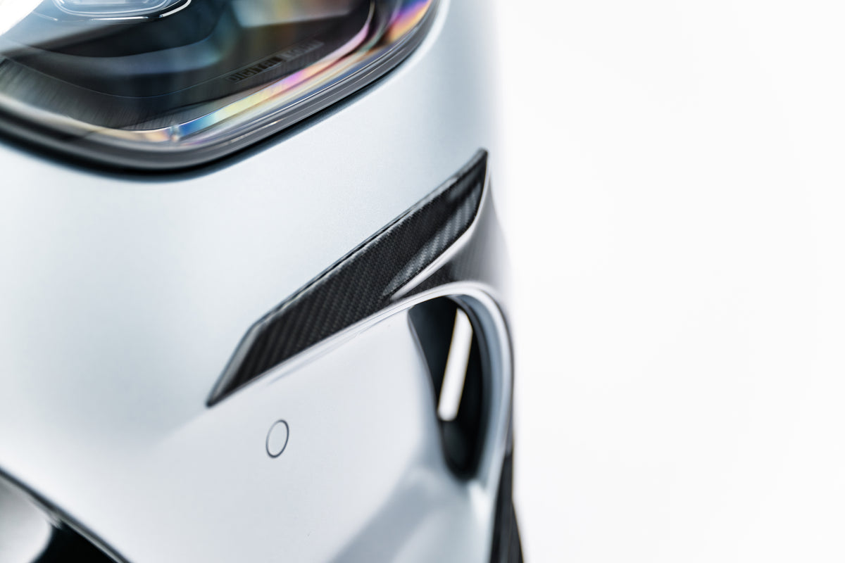 Carbon canards til Mercedes-AMG GT C192 montert på frontfanger