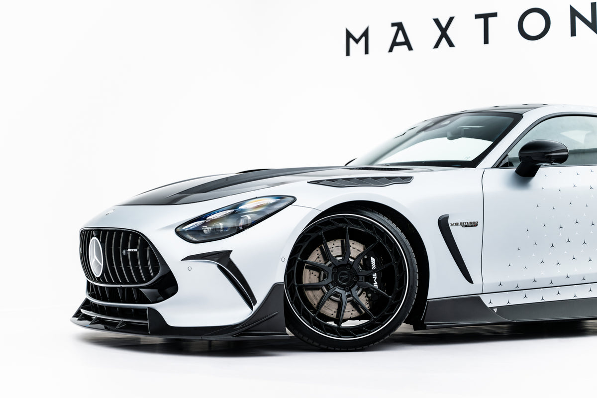 Nærbilde av prepreg-karbon canards for Mercedes-AMG GT 63 C192
