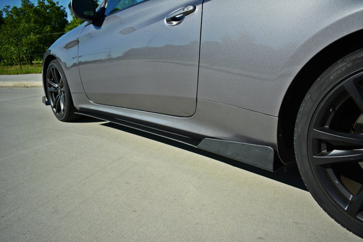 Maxton Design sideskjørt diffusers montert på Hyundai Genesis Coupé