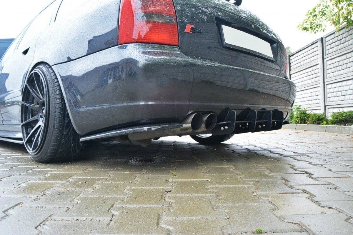 Maxton Design diffuser for Audi S4 B5 Avant, nærbilde av overflatestruktur
