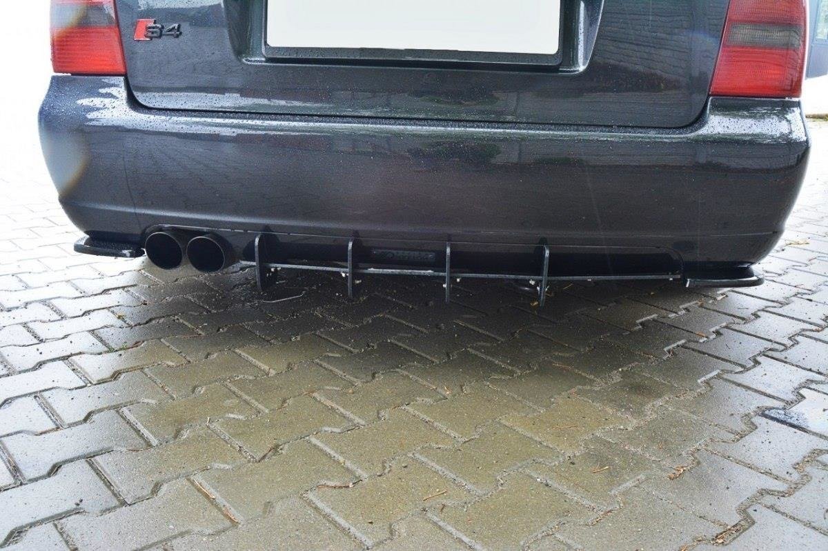 Bakdiffuser Audi S4 B5 Avant vist fra skrå vinkel mot høyre