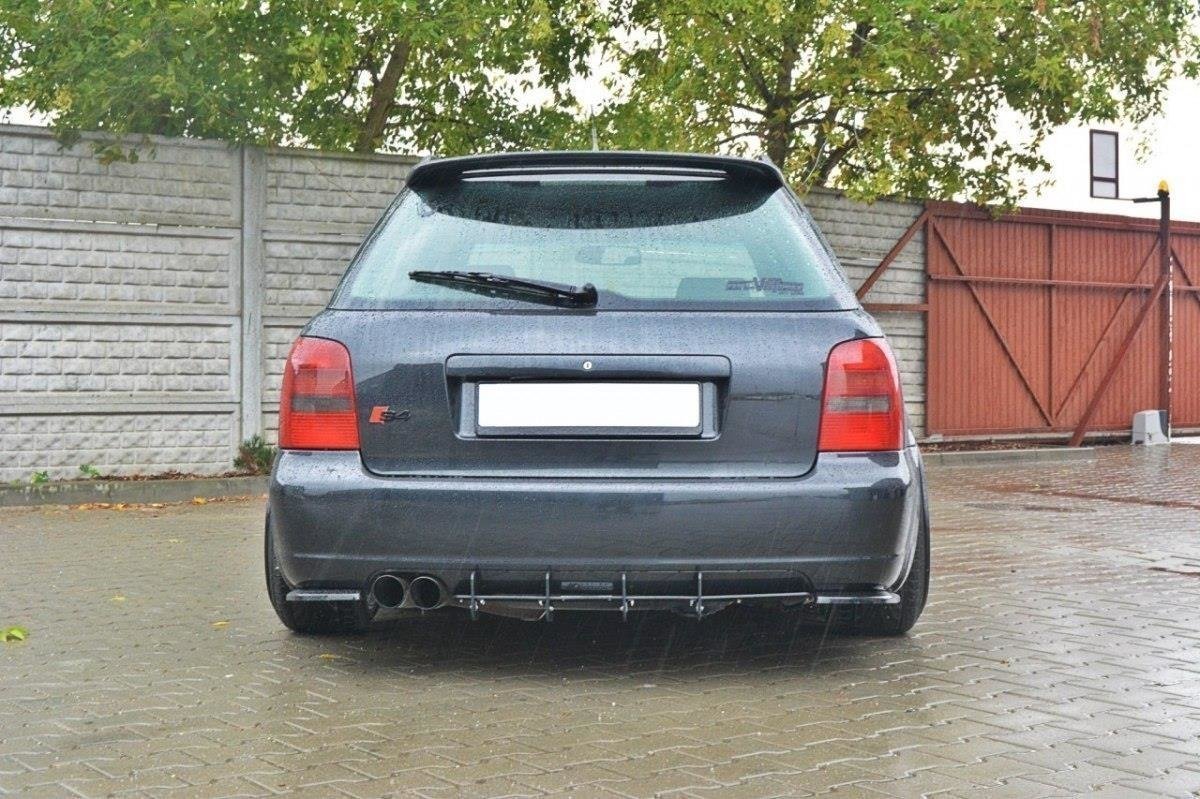 Bakdiffuser til Audi S4 B5 Avant i svart ABS-plast, sett forfra