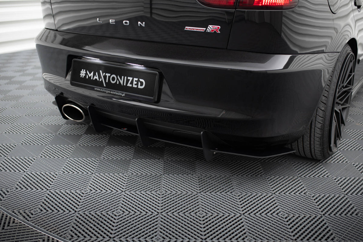 Diffuser montert på Seat Leon MK1 Cupra fra skrå vinkel